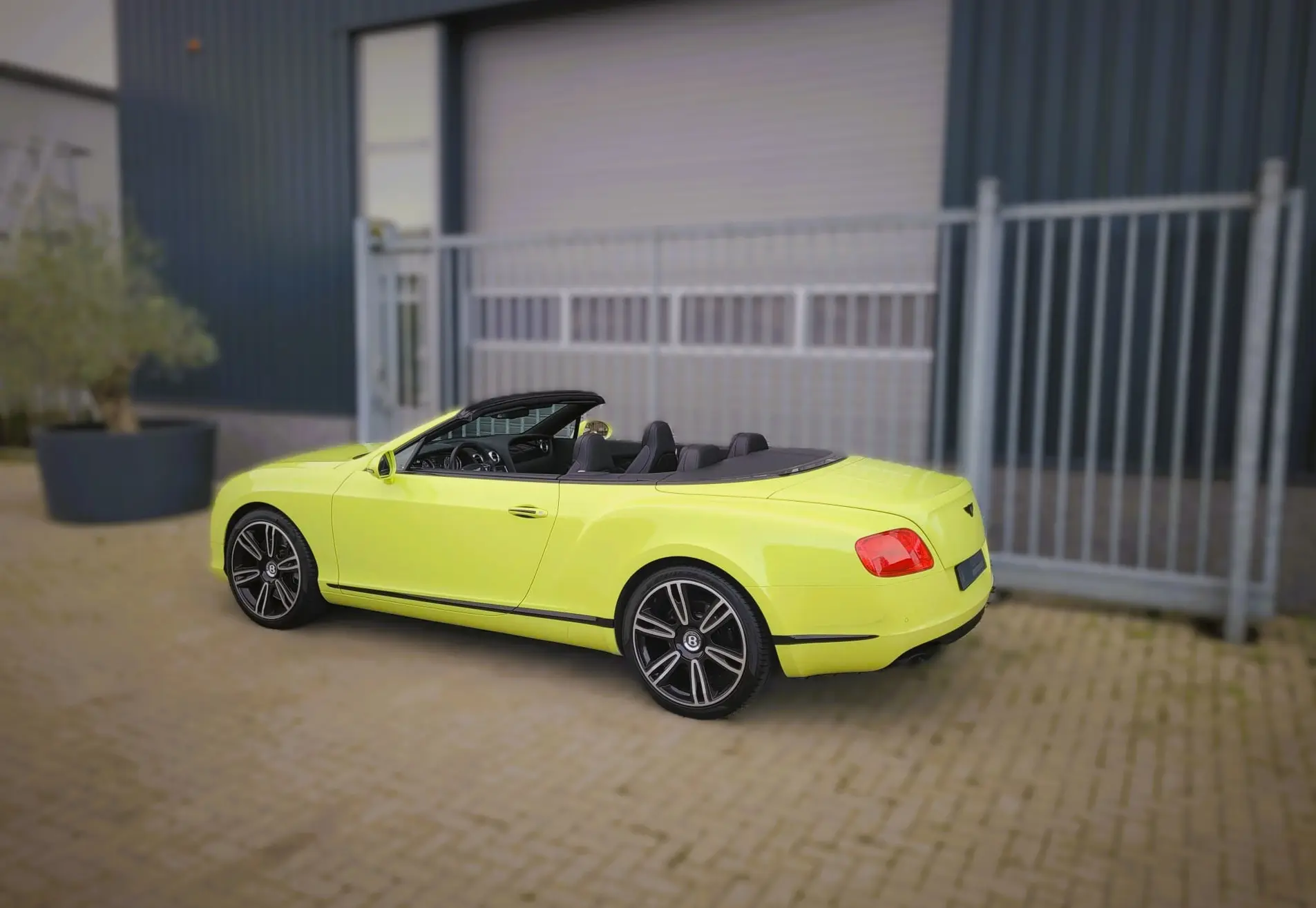 Bentley Continental GTC V8