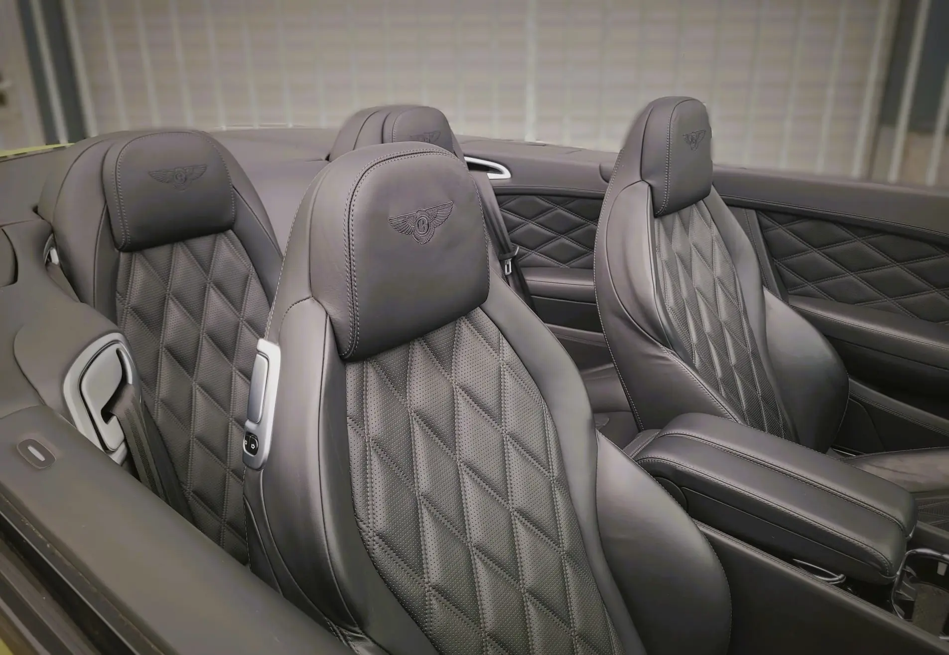 Bentley Continental GTC V8