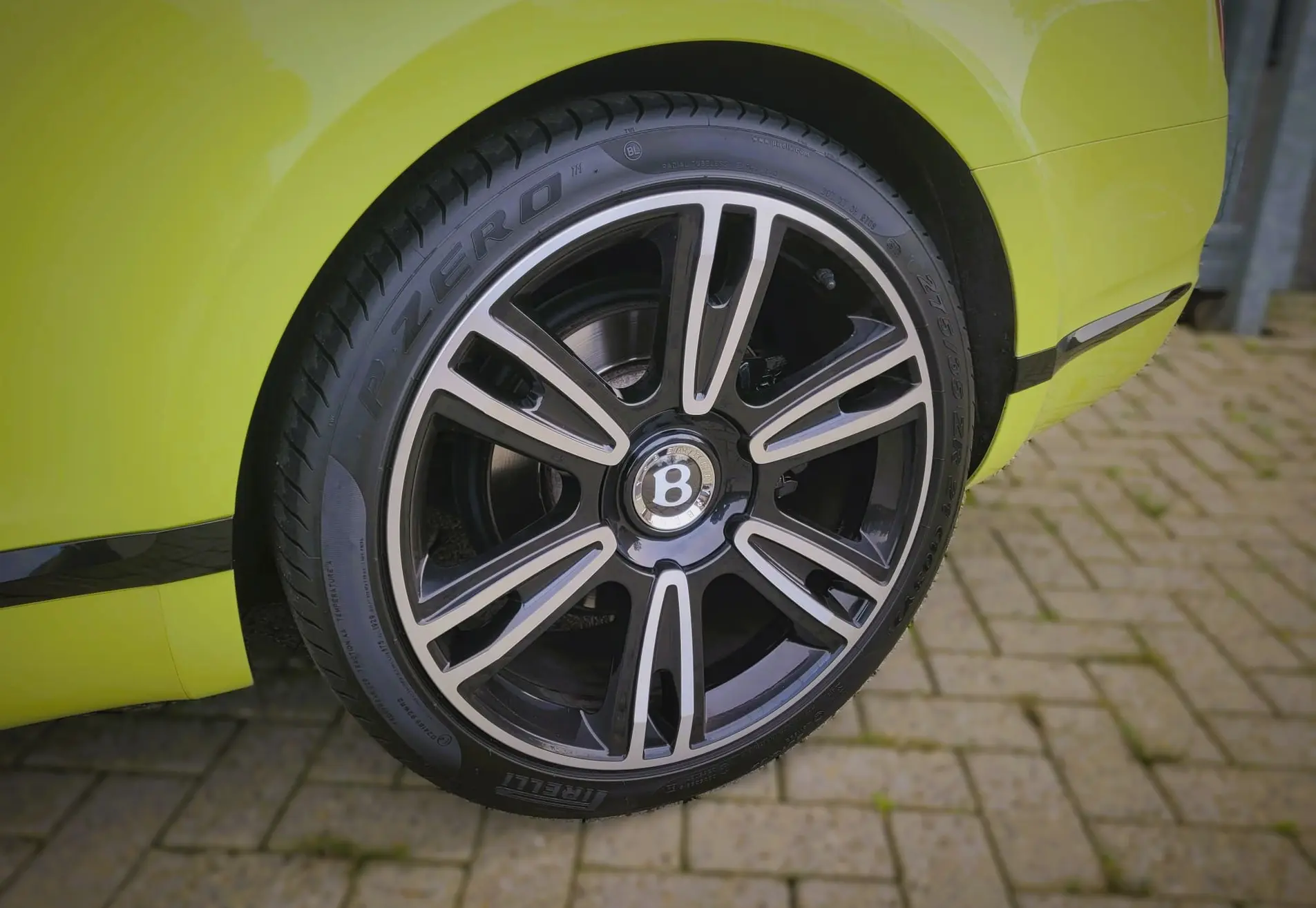 Bentley Continental GTC V8