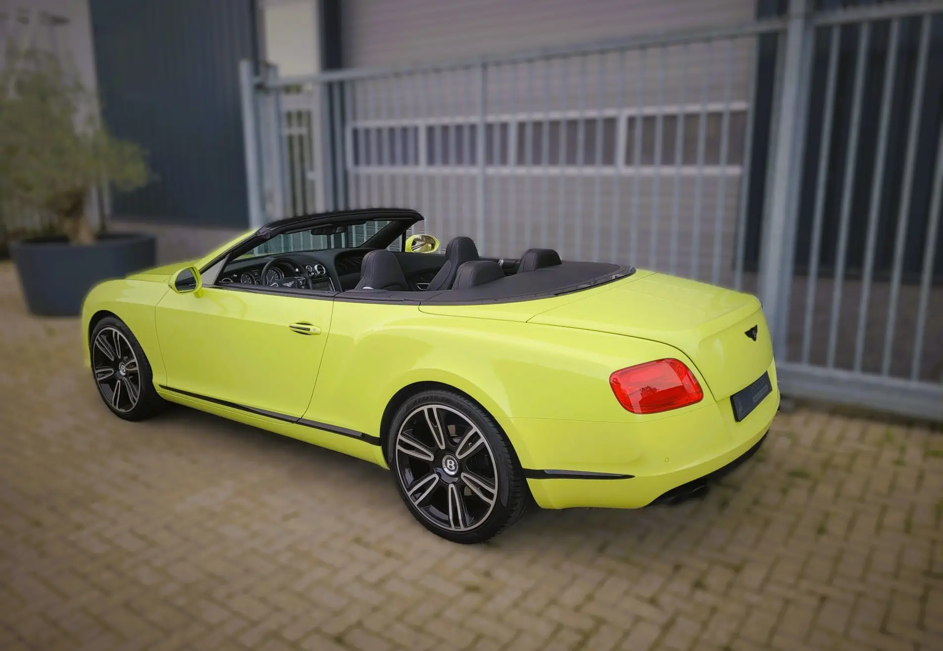 Bentley Continental GTC V8