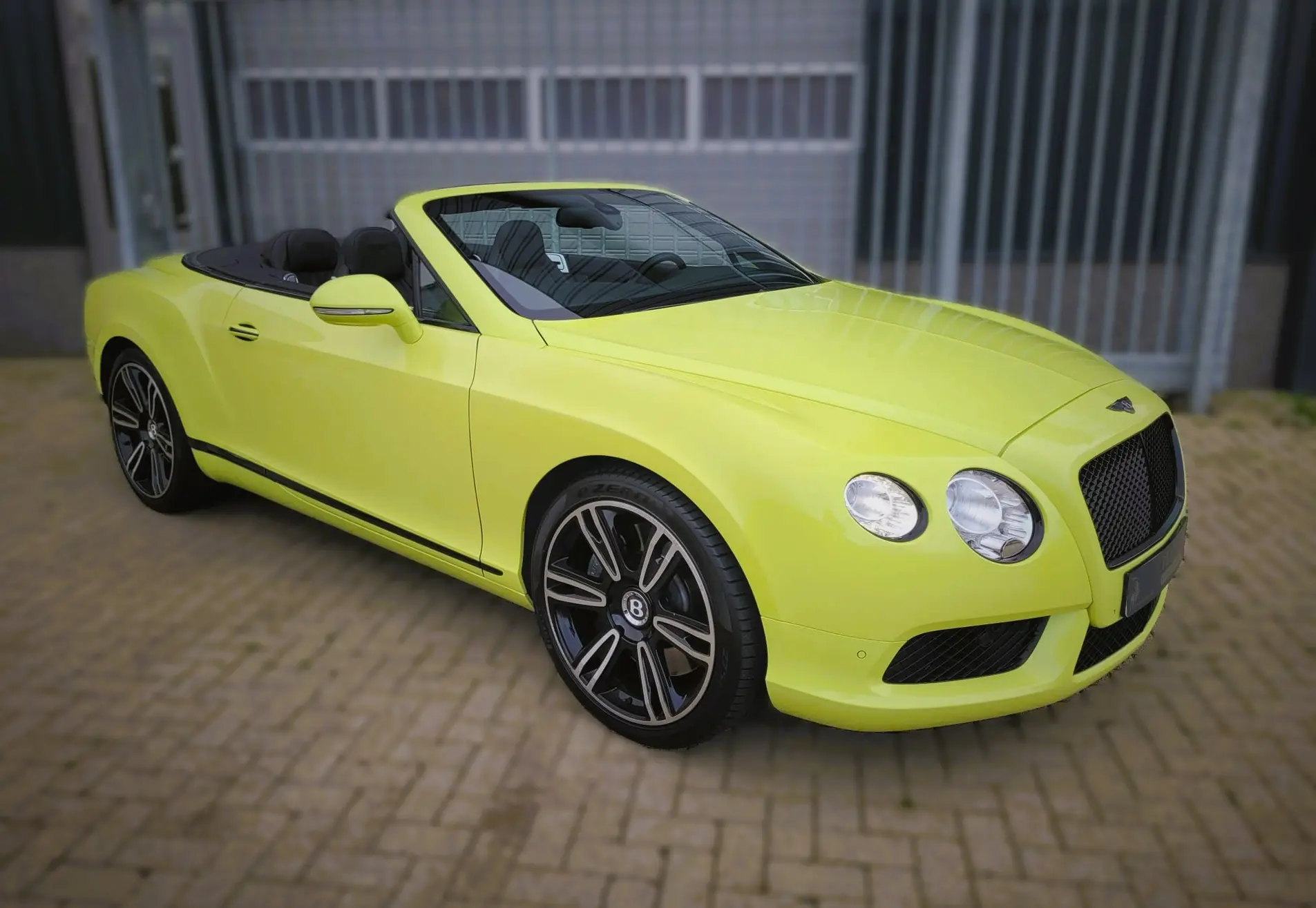 Bentley Continental GTC V8
