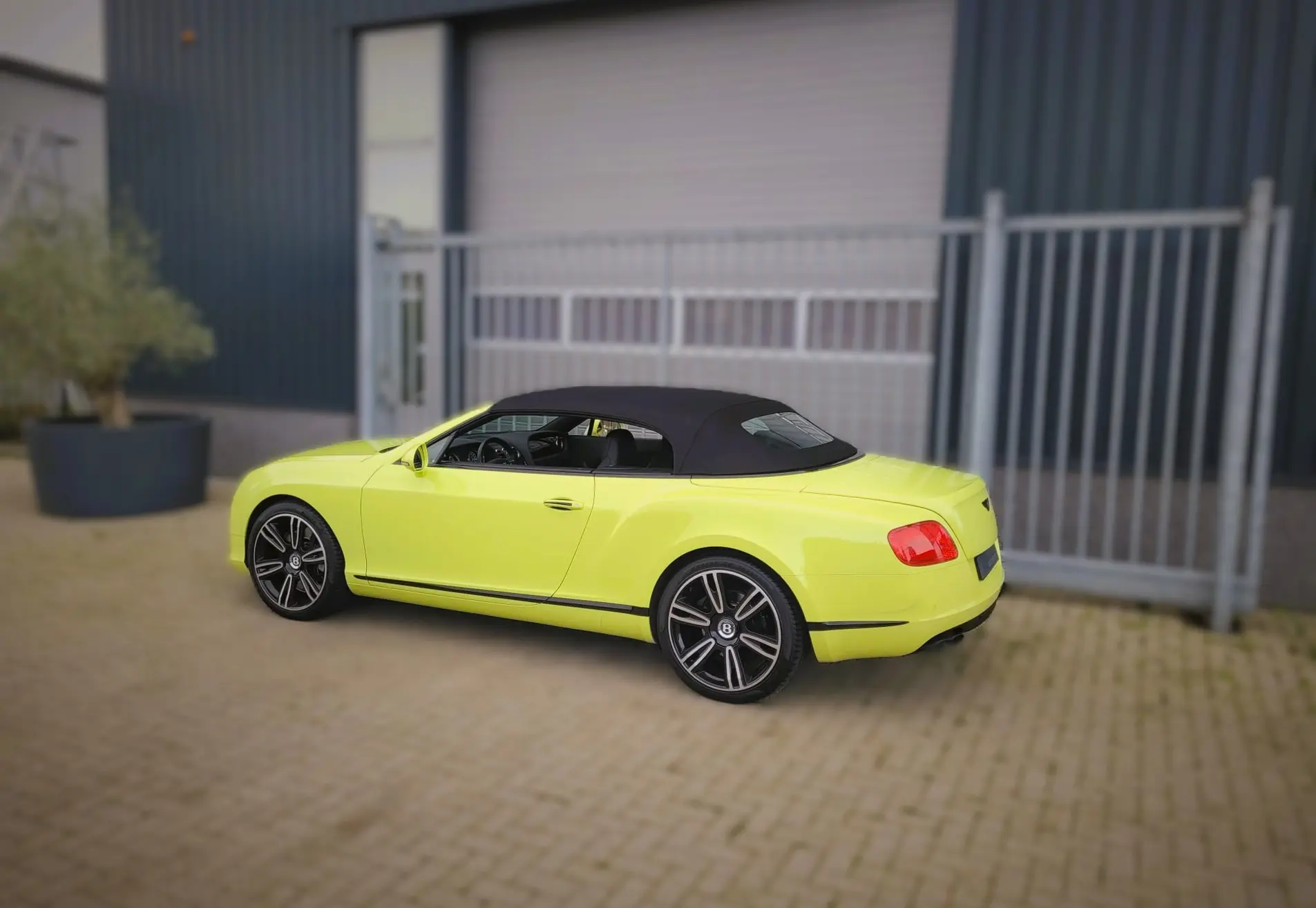 Bentley Continental GTC V8